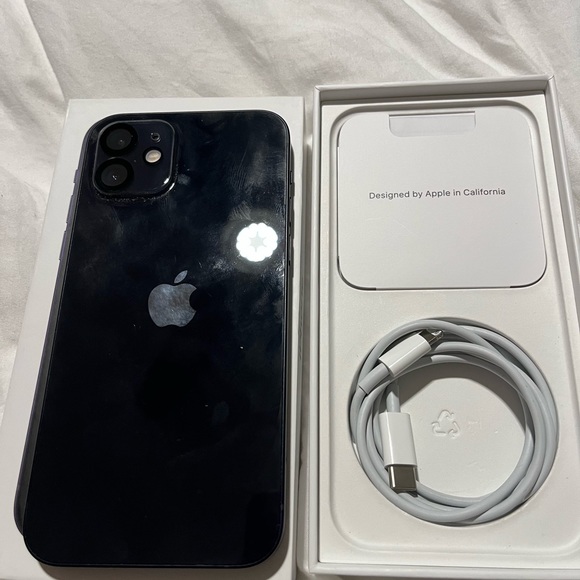 iPhone 12 new in box with usbc to iPhone charger - Picture 4 of 8